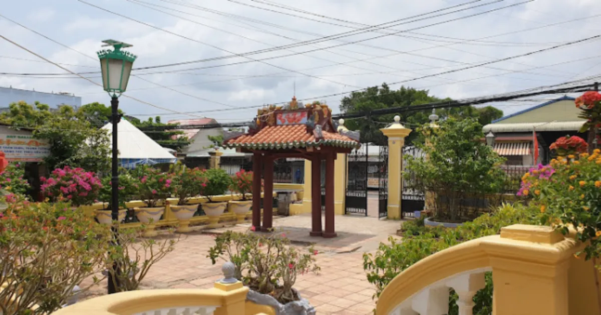 kiến trúc bên ngoài của Nhà cổ Bình Thủy