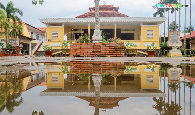 Khuôn viên chùa