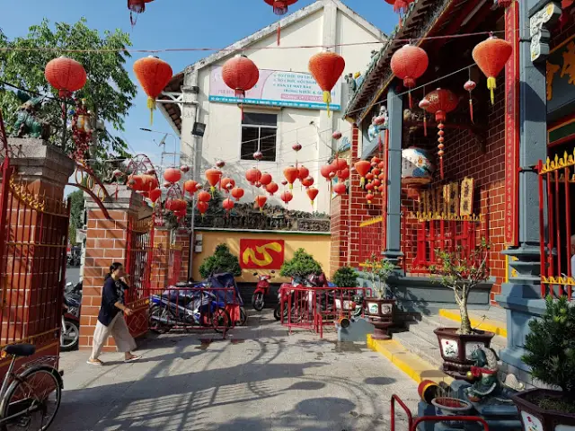 Tham gia lễ hội Chùa Ông Cần Thơ