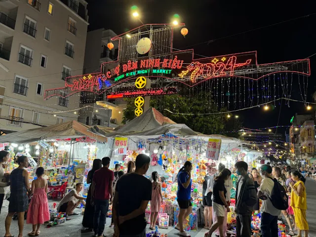 Chợ đêm Ninh Kiều