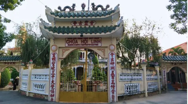 Cổng tam quan