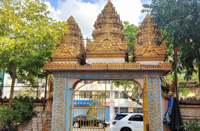Kiến trúc cổng chùa Munir Ansay