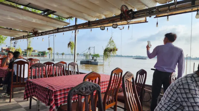 Nhà hàng Vạn Phát Cần Thơ